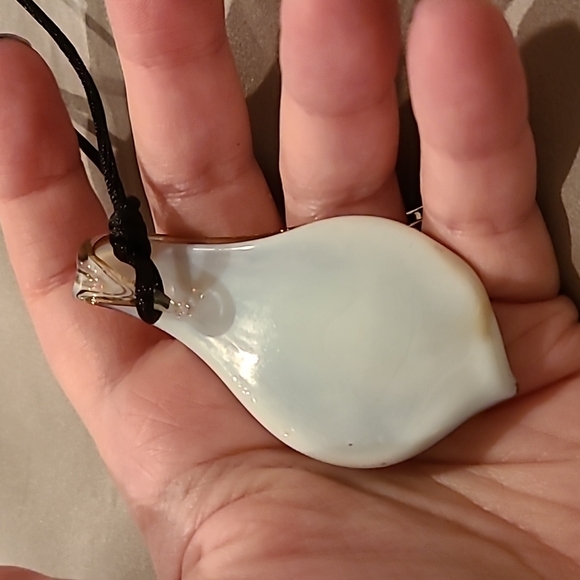 Glass pendant necklace - Picture 3 of 5